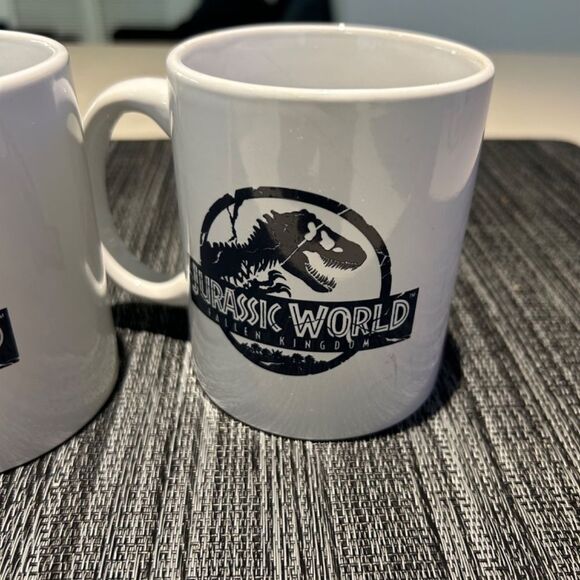 Pair of Jurassic World logo coffee mugs - Picture 5 of 7